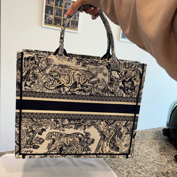 Navy Dior book Tote !!💙 - Picture 4 of 10